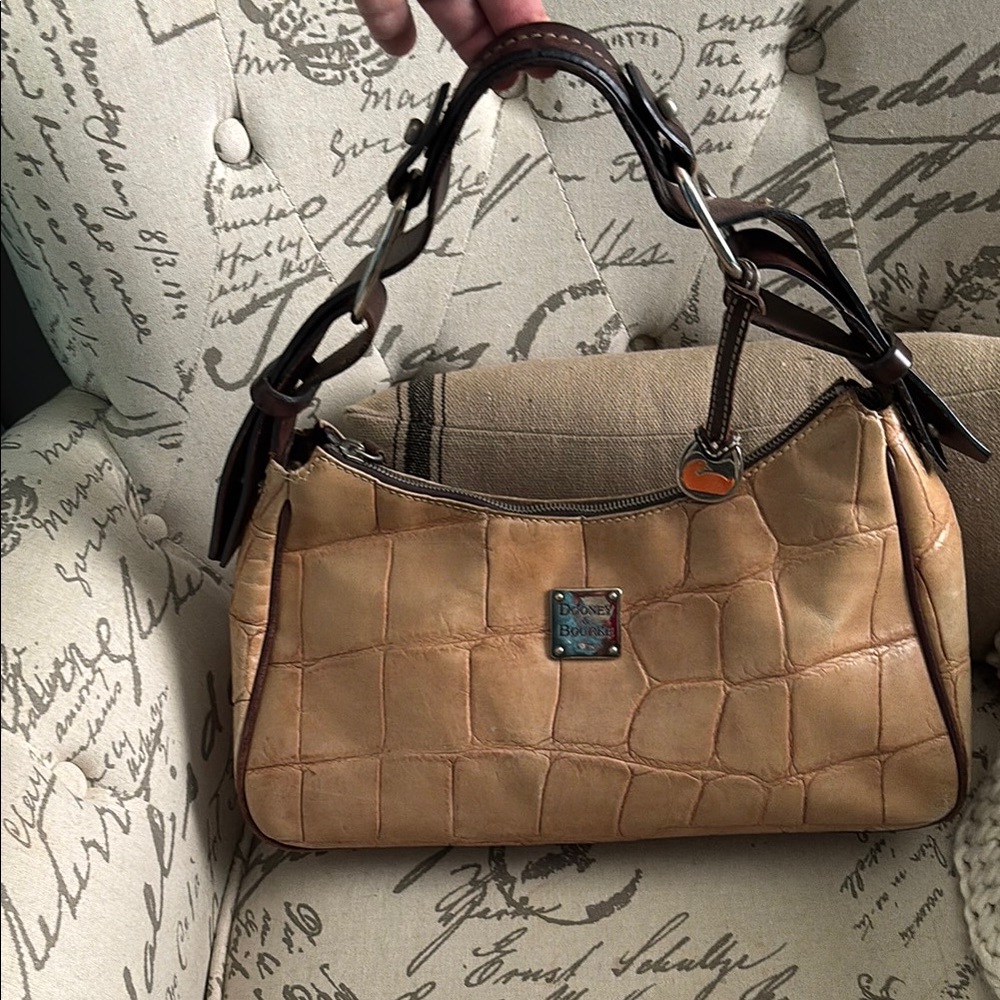 💕Authentic Dooney and Bourke crocodile embossed bag. Vintage.
